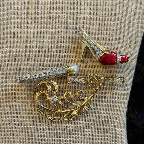 Gold Tone& Rhinestone,Faux Pearl,Bar Brooch,Red Shoe Jewelry Brooch,💗&Feather - Picture 7 of 7